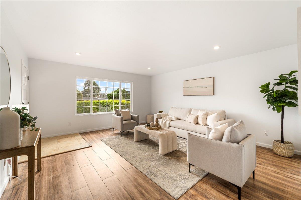 Detail Gallery Image 17 of 69 For 277 Young Cir, Marina,  CA 93933 - 4 Beds | 2 Baths