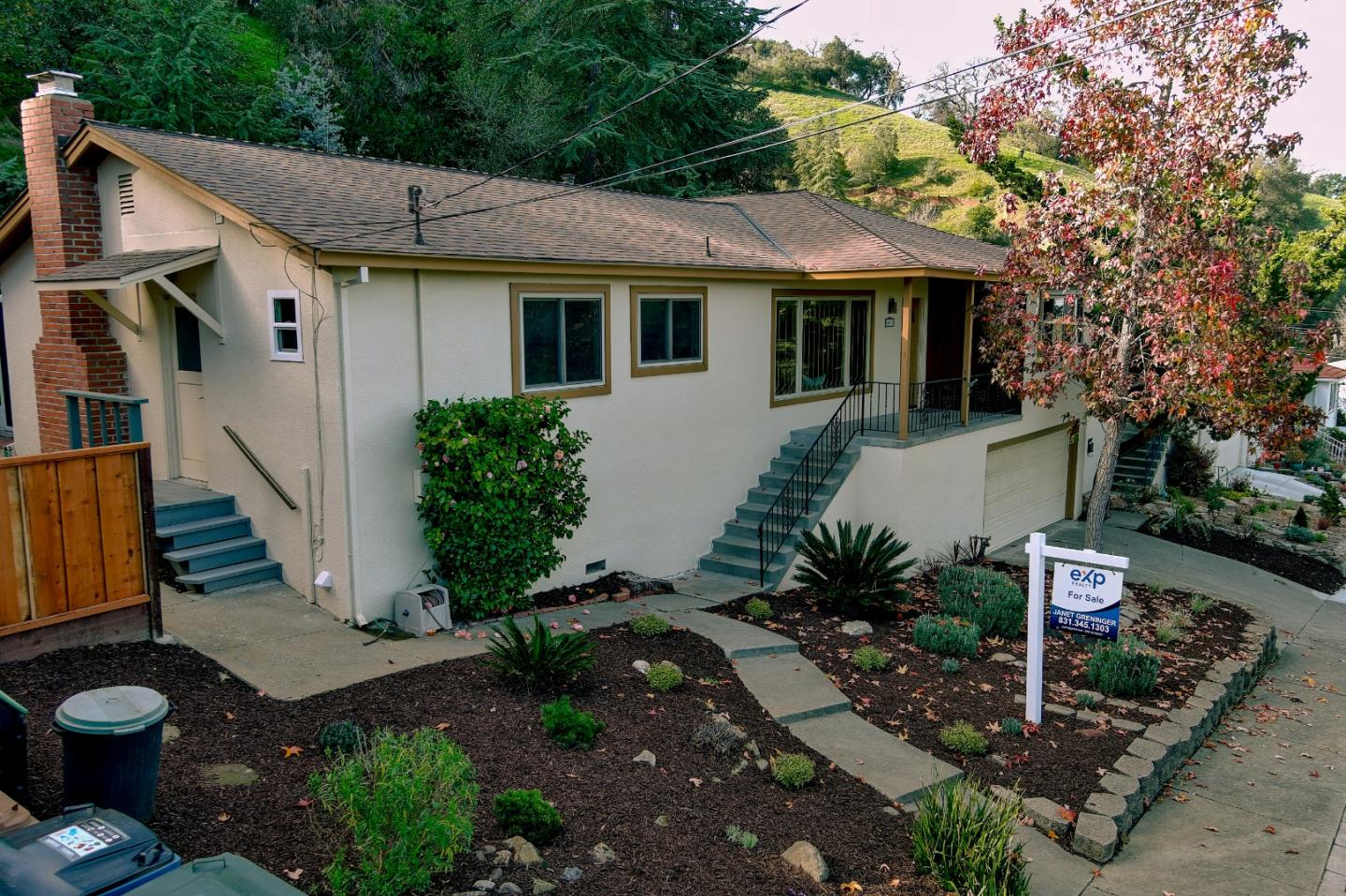 Detail Gallery Image 3 of 28 For 4030 Saint Marys St, Martinez,  CA 94553 - 3 Beds | 2 Baths