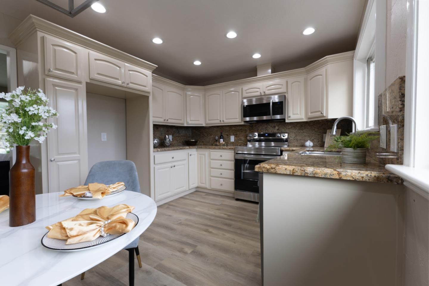 Detail Gallery Image 5 of 28 For 4030 Saint Marys St, Martinez,  CA 94553 - 3 Beds | 2 Baths