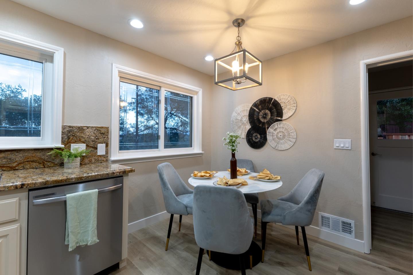 Detail Gallery Image 6 of 28 For 4030 Saint Marys St, Martinez,  CA 94553 - 3 Beds | 2 Baths