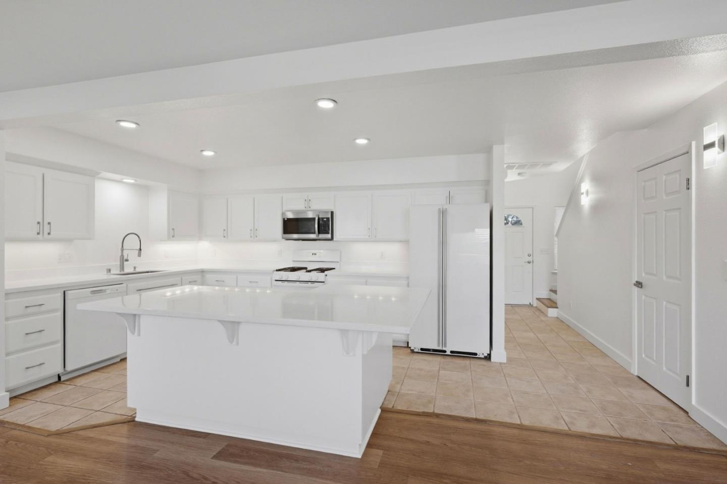 Detail Gallery Image 11 of 28 For 14 Orange Blossom Way, Watsonville,  CA 95076 - 3 Beds | 2/1 Baths