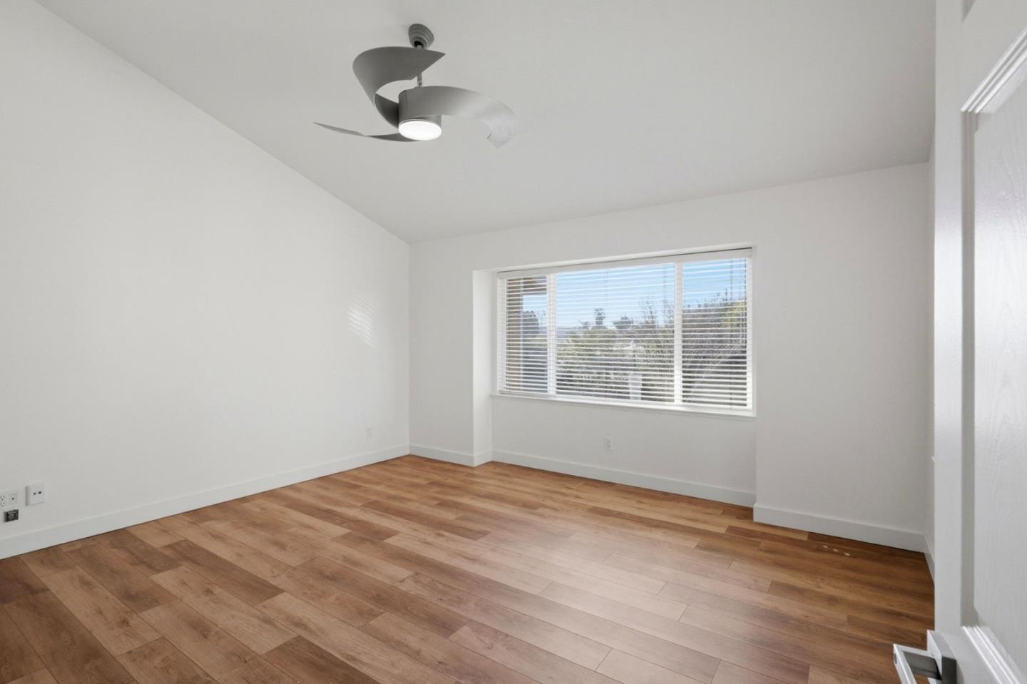 Detail Gallery Image 13 of 28 For 14 Orange Blossom Way, Watsonville,  CA 95076 - 3 Beds | 2/1 Baths