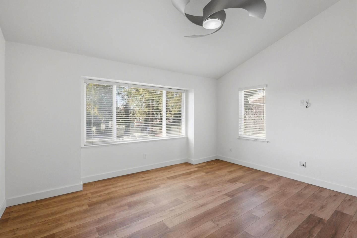 Detail Gallery Image 14 of 28 For 14 Orange Blossom Way, Watsonville,  CA 95076 - 3 Beds | 2/1 Baths