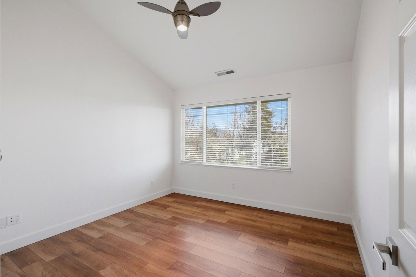 Detail Gallery Image 16 of 28 For 14 Orange Blossom Way, Watsonville,  CA 95076 - 3 Beds | 2/1 Baths