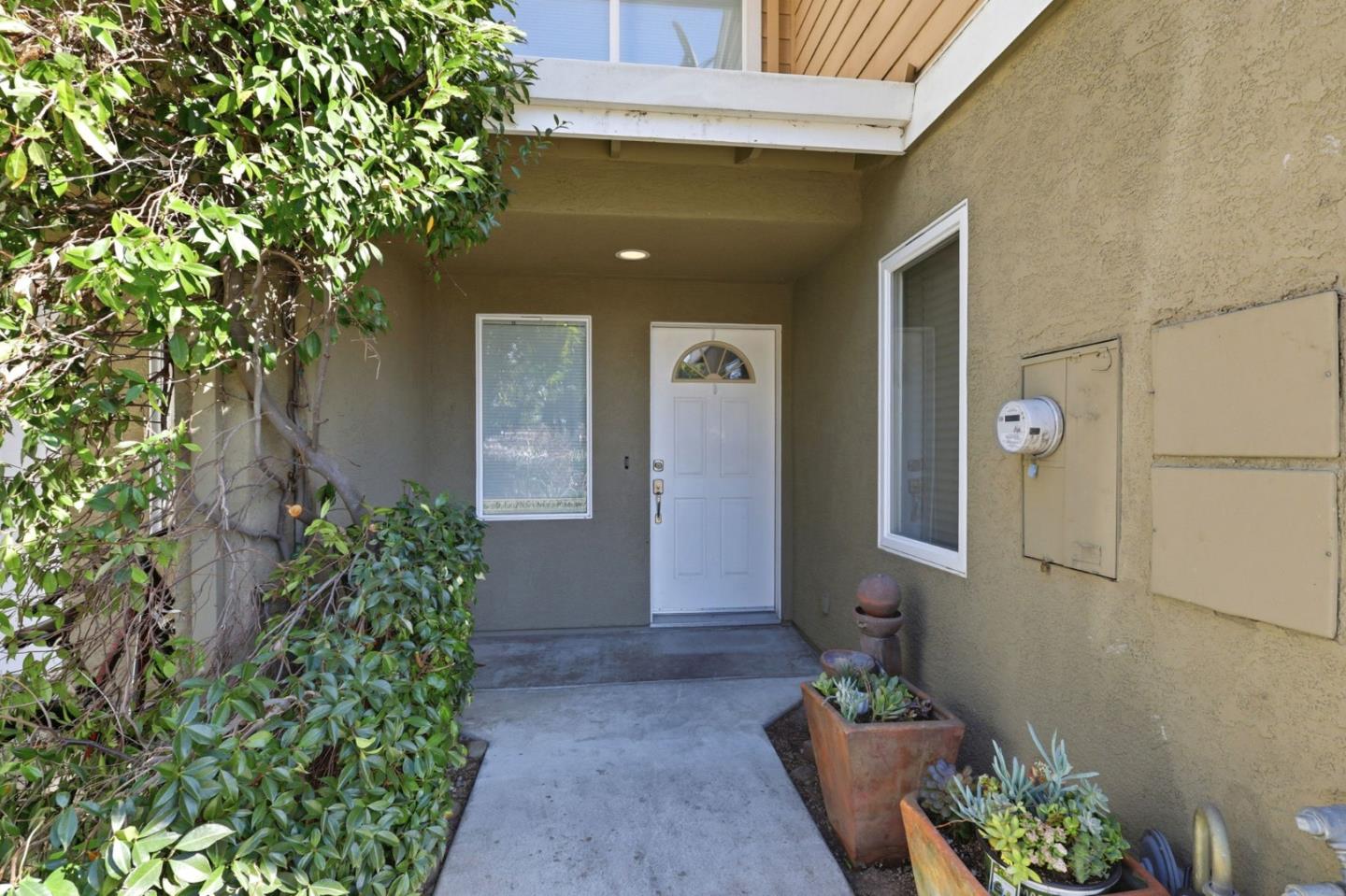 Detail Gallery Image 4 of 28 For 14 Orange Blossom Way, Watsonville,  CA 95076 - 3 Beds | 2/1 Baths
