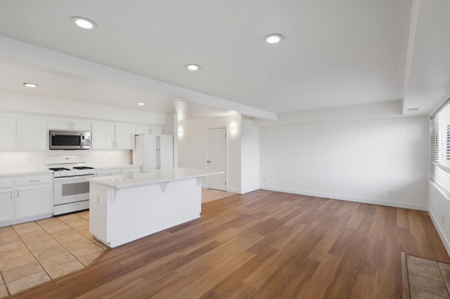 Detail Gallery Image 6 of 28 For 14 Orange Blossom Way, Watsonville,  CA 95076 - 3 Beds | 2/1 Baths