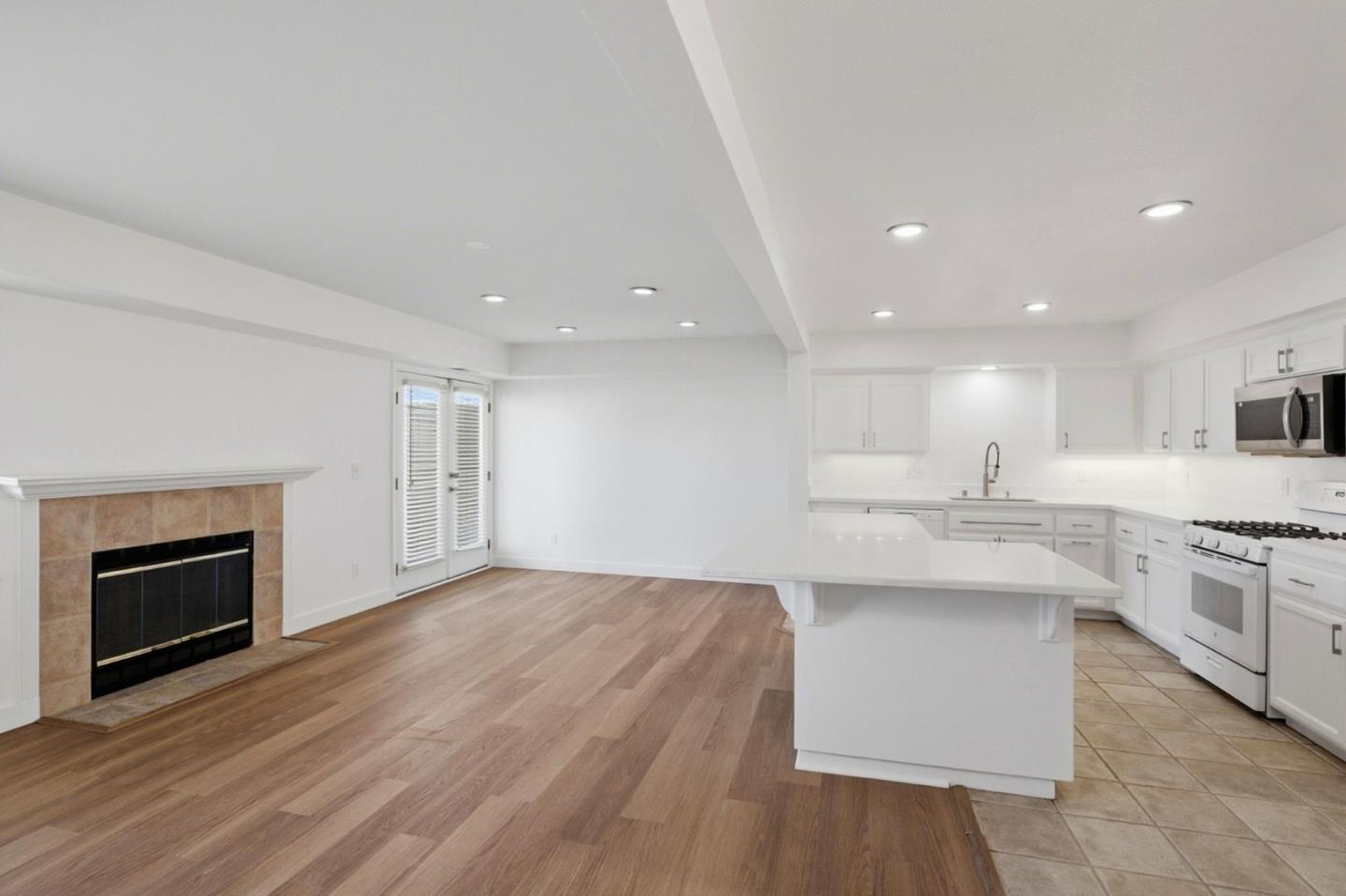 Detail Gallery Image 8 of 28 For 14 Orange Blossom Way, Watsonville,  CA 95076 - 3 Beds | 2/1 Baths