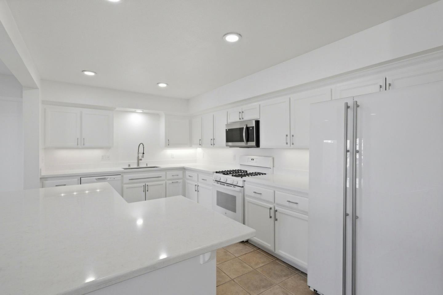 Detail Gallery Image 9 of 28 For 14 Orange Blossom Way, Watsonville,  CA 95076 - 3 Beds | 2/1 Baths