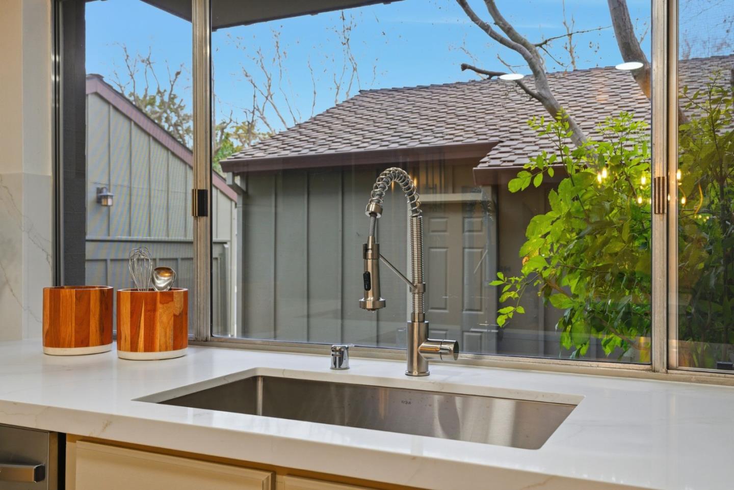 Detail Gallery Image 22 of 54 For 104 Walnut Hill Ct, Los Gatos,  CA 95032 - 3 Beds | 2/1 Baths