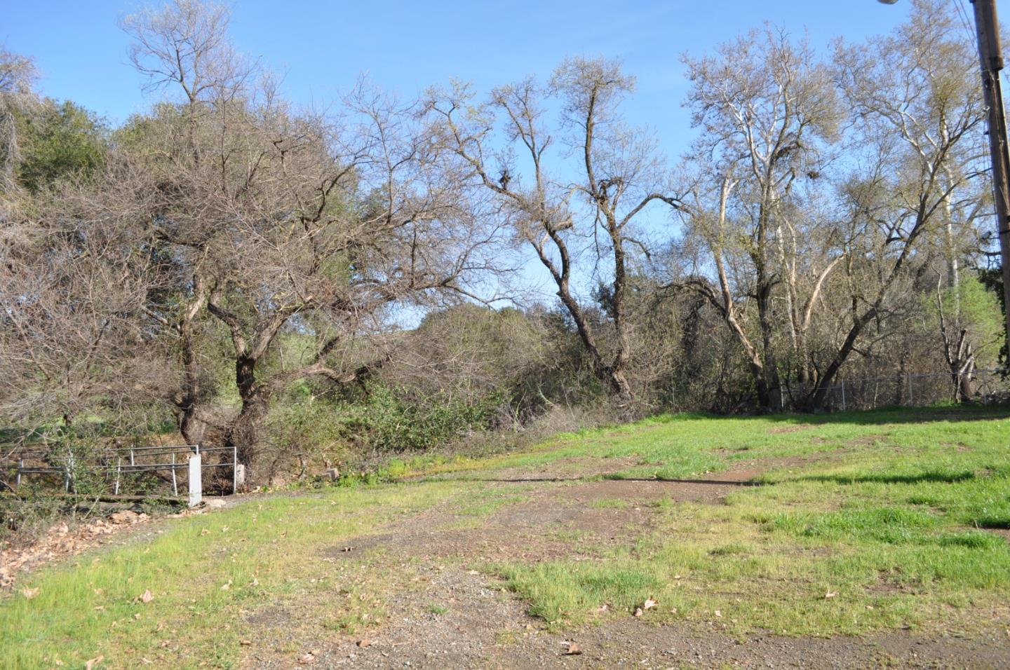 Detail Gallery Image 11 of 30 For 20300 Almaden Rd, San Jose,  CA 95120 - – Beds | – Baths