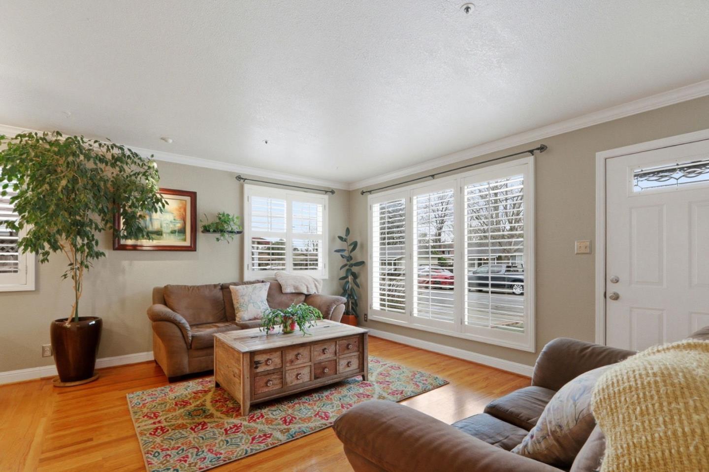 Detail Gallery Image 4 of 25 For 1385 Selo Dr, Sunnyvale,  CA 94087 - 4 Beds | 2/1 Baths