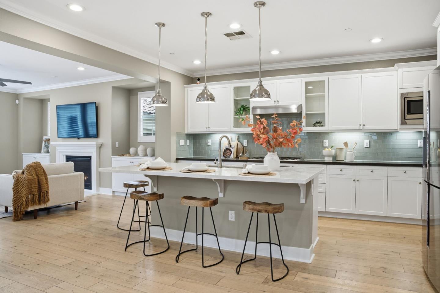 Detail Gallery Image 8 of 48 For 190 Christine Lynn Dr, Morgan Hill,  CA 95037 - 4 Beds | 3 Baths