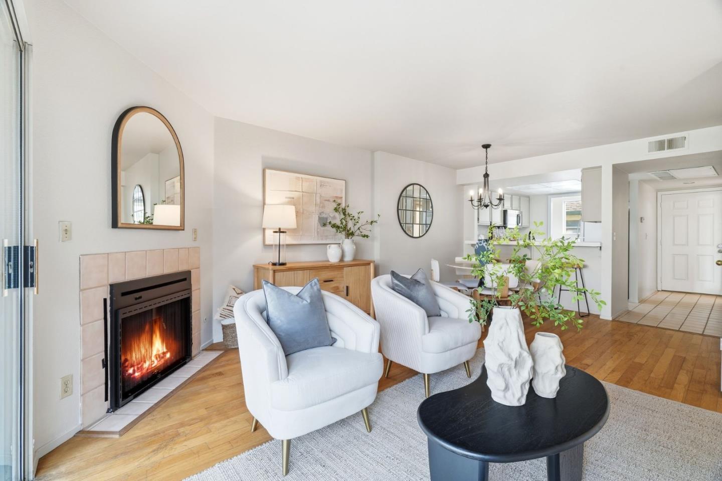 Detail Gallery Image 2 of 32 For 1045 Summershore Ct, San Jose,  CA 95122 - 2 Beds | 2/1 Baths