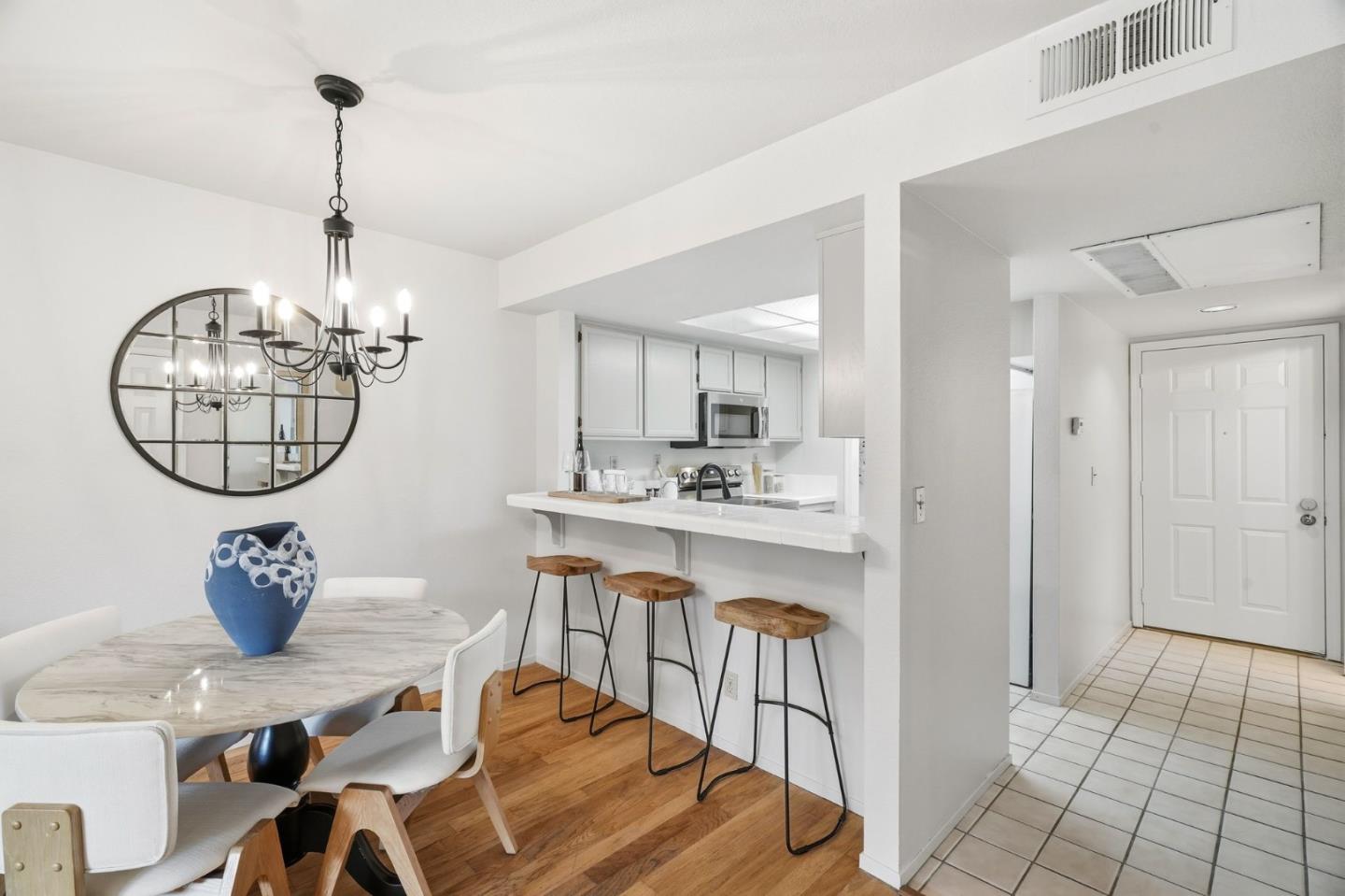 Detail Gallery Image 7 of 32 For 1045 Summershore Ct, San Jose,  CA 95122 - 2 Beds | 2/1 Baths