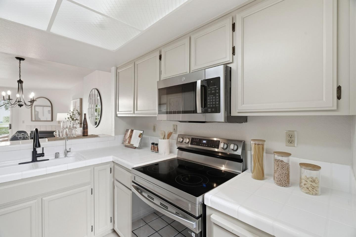 Detail Gallery Image 8 of 32 For 1045 Summershore Ct, San Jose,  CA 95122 - 2 Beds | 2/1 Baths