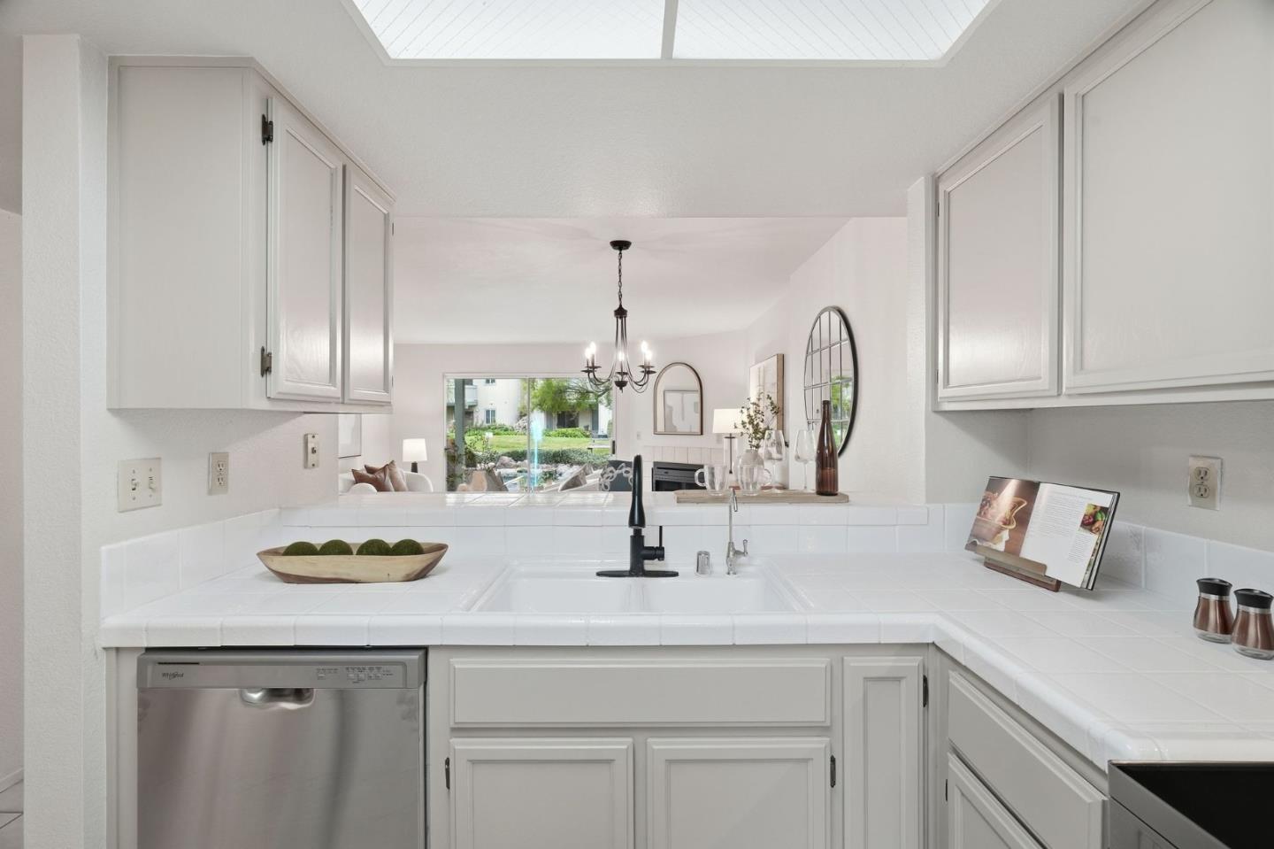 Detail Gallery Image 9 of 32 For 1045 Summershore Ct, San Jose,  CA 95122 - 2 Beds | 2/1 Baths