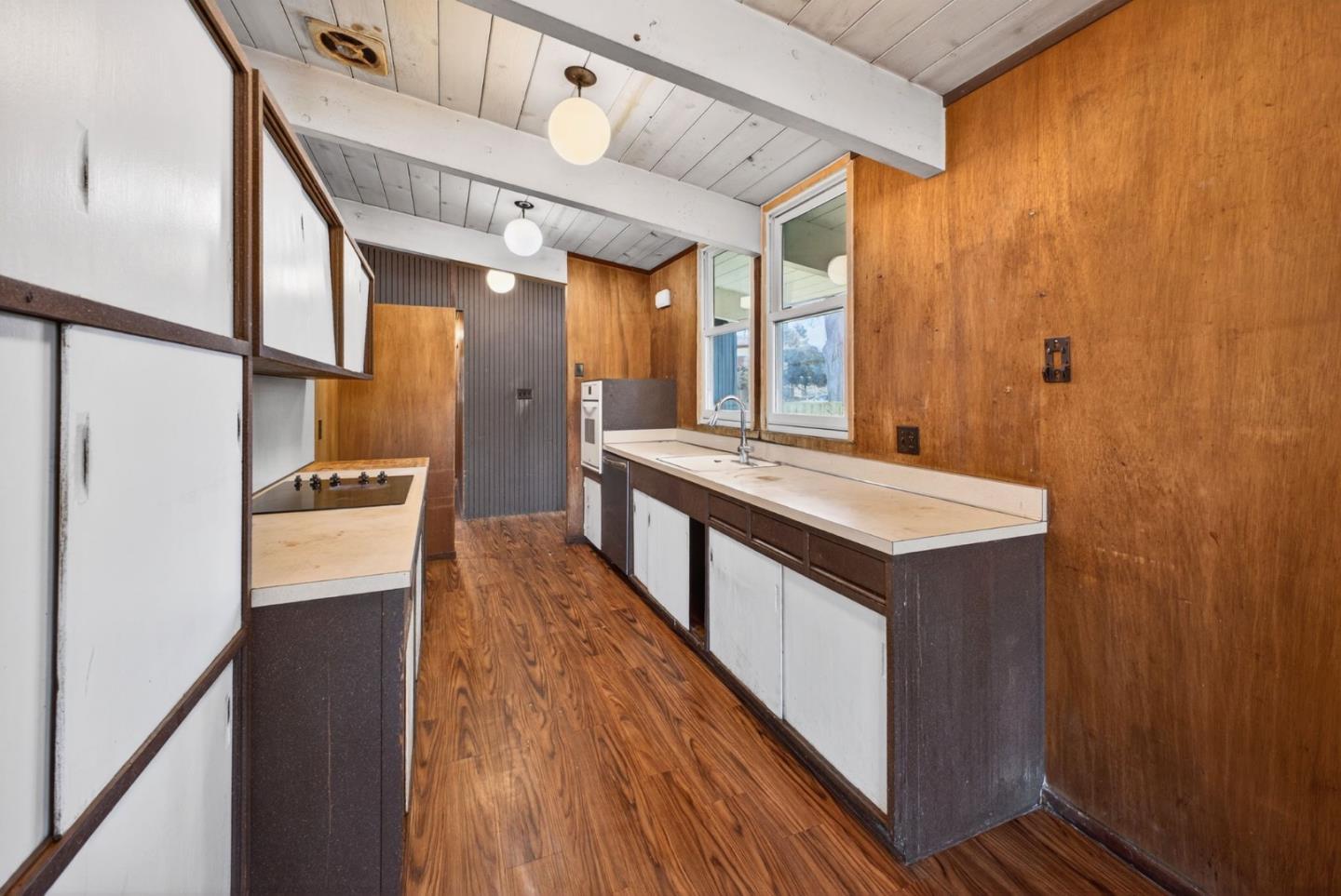 Detail Gallery Image 5 of 15 For 1936 Edgewood Dr, Palo Alto,  CA 94303 - 4 Beds | 2 Baths