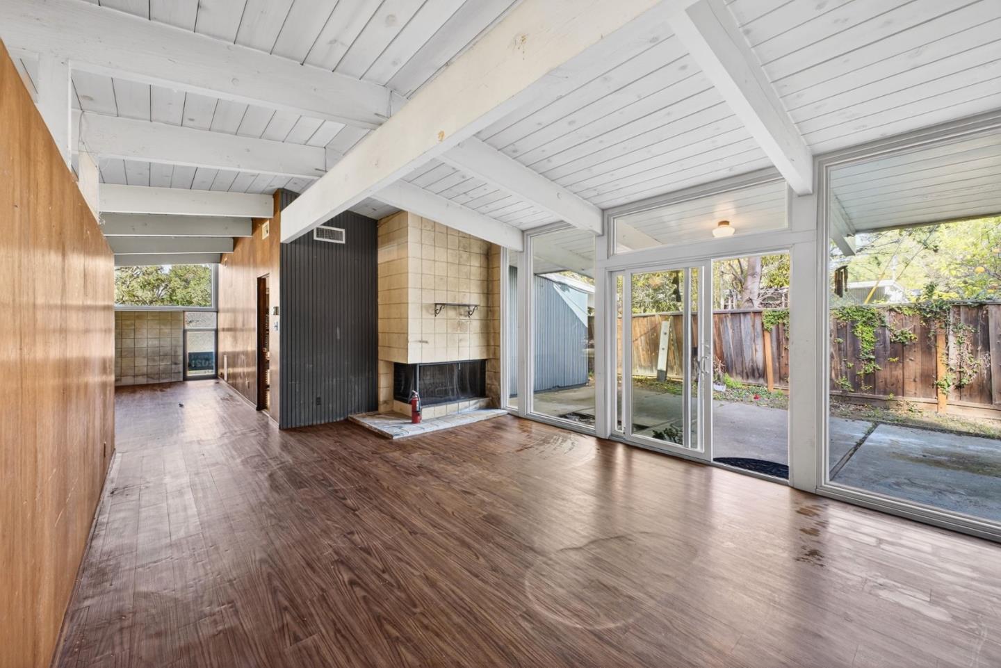 Detail Gallery Image 6 of 15 For 1936 Edgewood Dr, Palo Alto,  CA 94303 - 4 Beds | 2 Baths