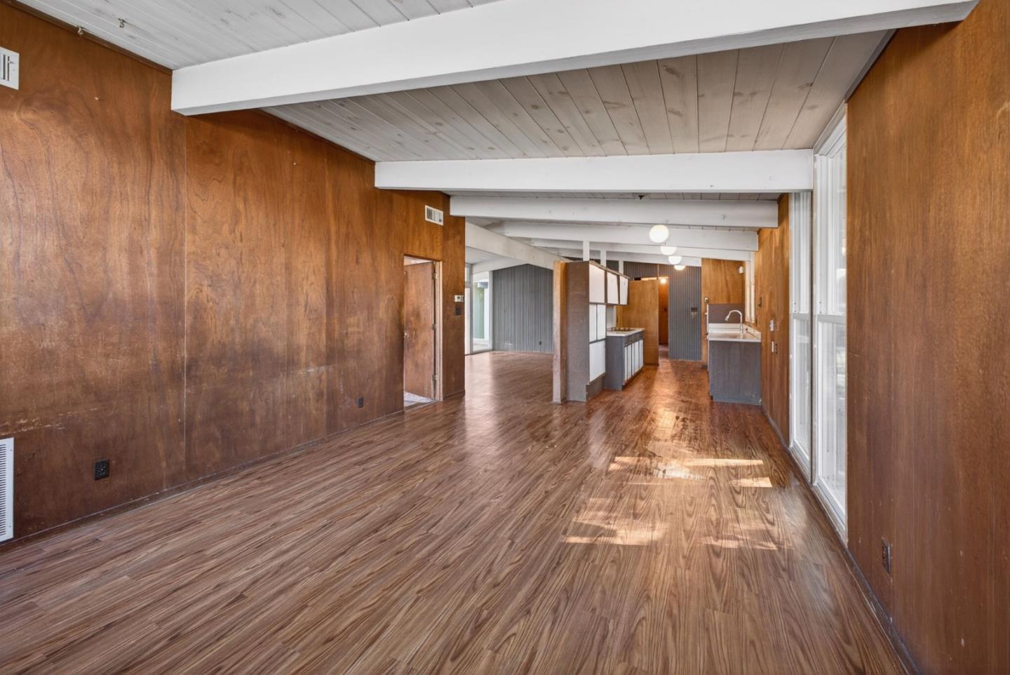 Detail Gallery Image 7 of 15 For 1936 Edgewood Dr, Palo Alto,  CA 94303 - 4 Beds | 2 Baths