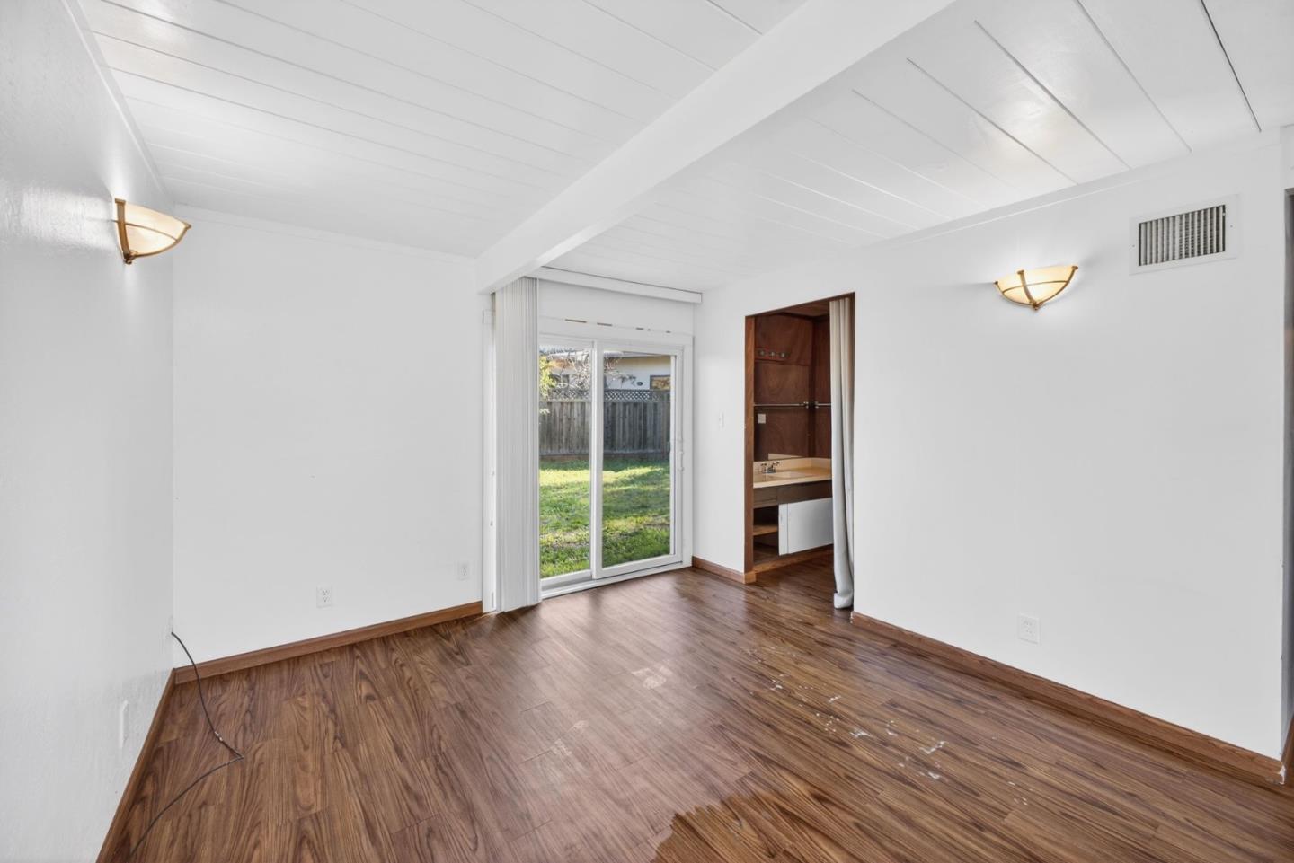 Detail Gallery Image 9 of 15 For 1936 Edgewood Dr, Palo Alto,  CA 94303 - 4 Beds | 2 Baths