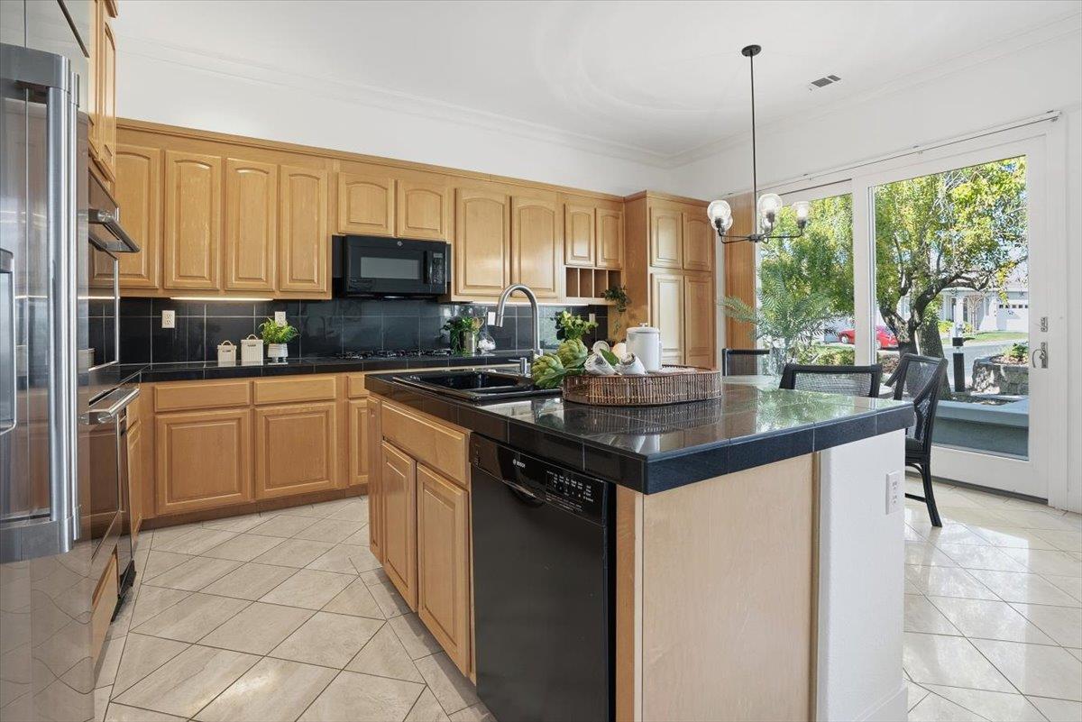 Detail Gallery Image 11 of 56 For 8816 Wine Valley Cir, San Jose,  CA 95135 - 2 Beds | 2/1 Baths