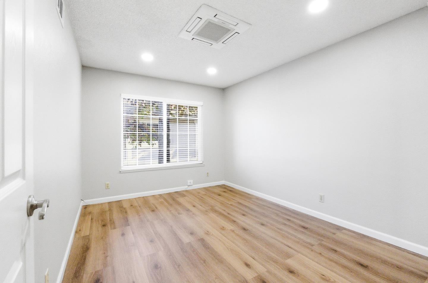 Detail Gallery Image 21 of 25 For 42 Muirfield Ct, San Jose,  CA 95116 - 2 Beds | 1/1 Baths