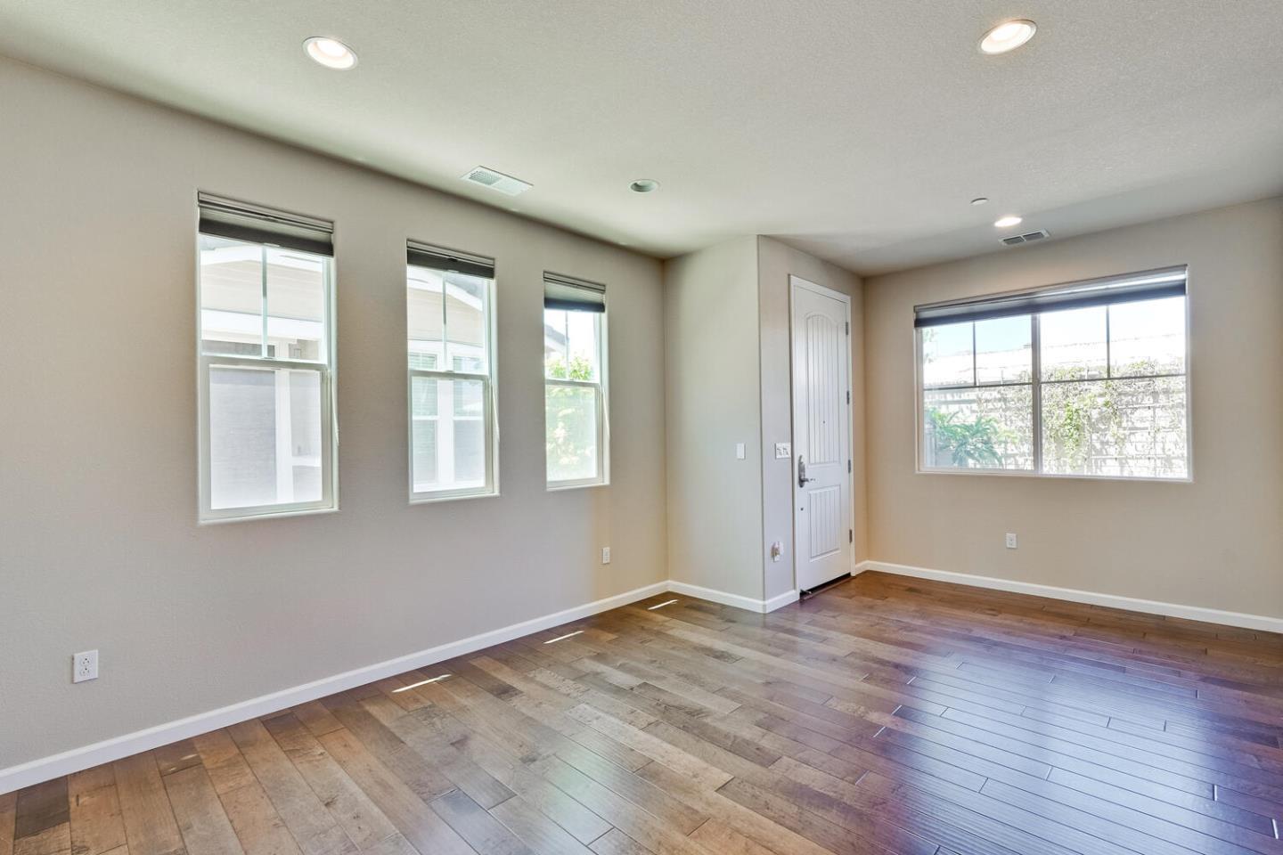 Detail Gallery Image 10 of 56 For 867 Maple Pl, East Palo Alto,  CA 94303 - 4 Beds | 2/1 Baths