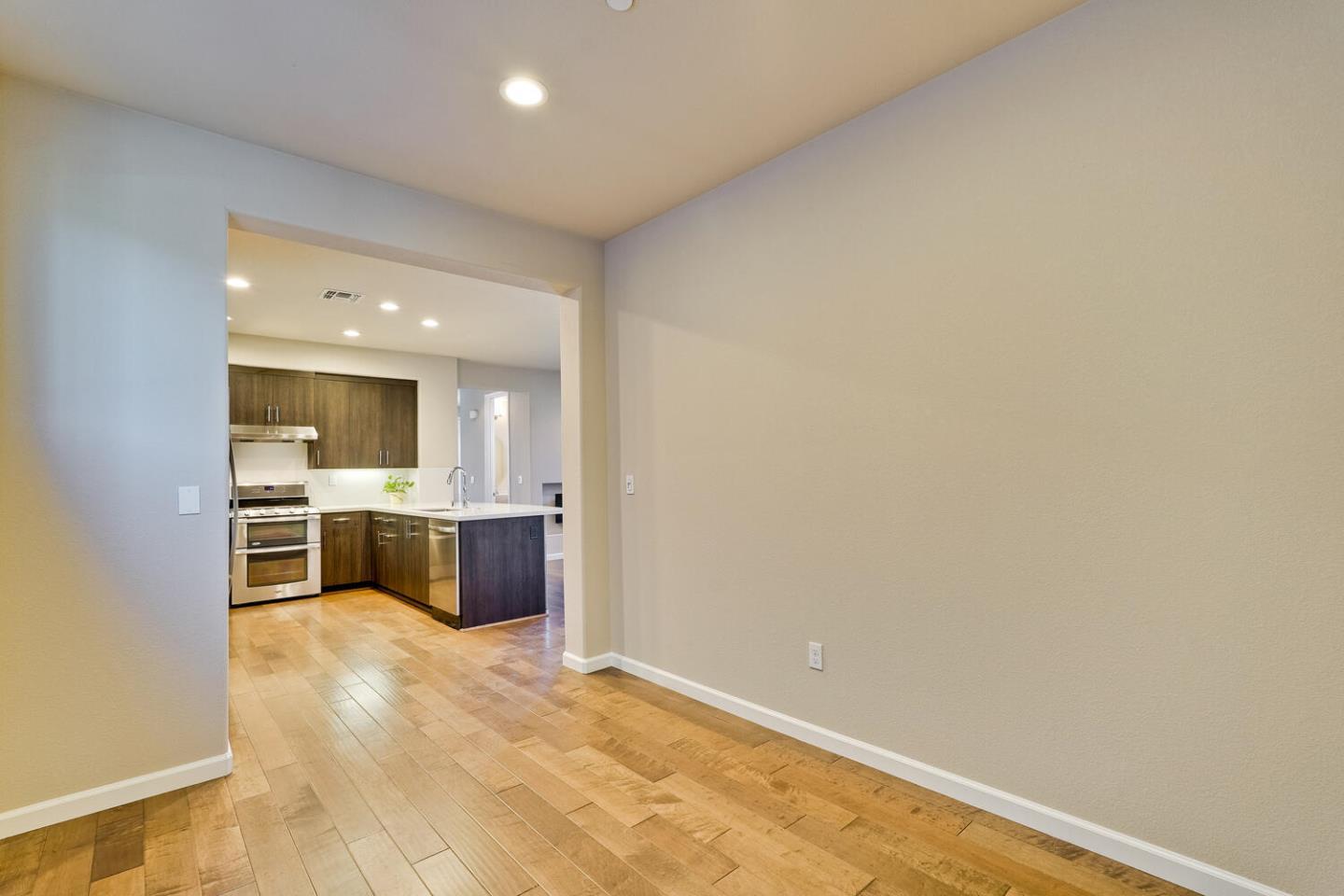 Detail Gallery Image 12 of 56 For 867 Maple Pl, East Palo Alto,  CA 94303 - 4 Beds | 2/1 Baths