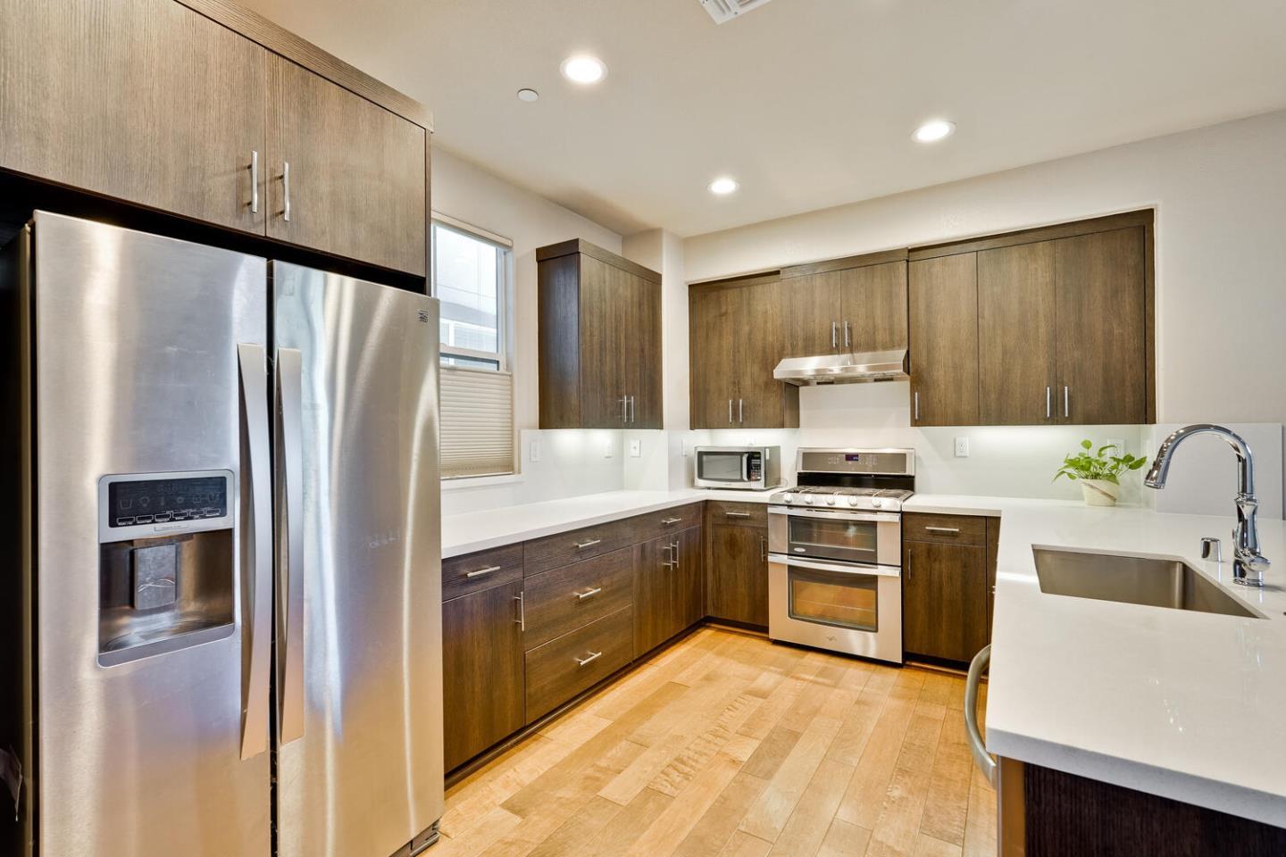 Detail Gallery Image 14 of 56 For 867 Maple Pl, East Palo Alto,  CA 94303 - 4 Beds | 2/1 Baths