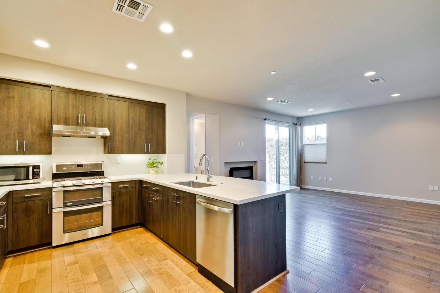 Detail Gallery Image 15 of 56 For 867 Maple Pl, East Palo Alto,  CA 94303 - 4 Beds | 2/1 Baths