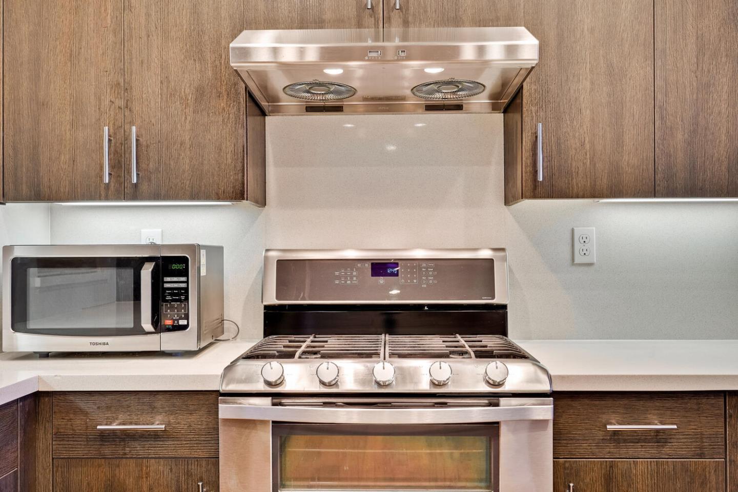 Detail Gallery Image 17 of 56 For 867 Maple Pl, East Palo Alto,  CA 94303 - 4 Beds | 2/1 Baths