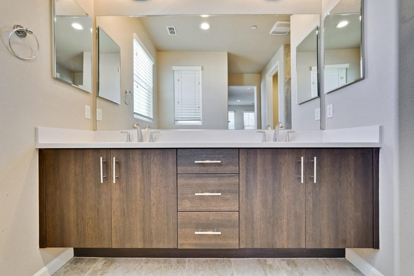 Detail Gallery Image 25 of 56 For 867 Maple Pl, East Palo Alto,  CA 94303 - 4 Beds | 2/1 Baths