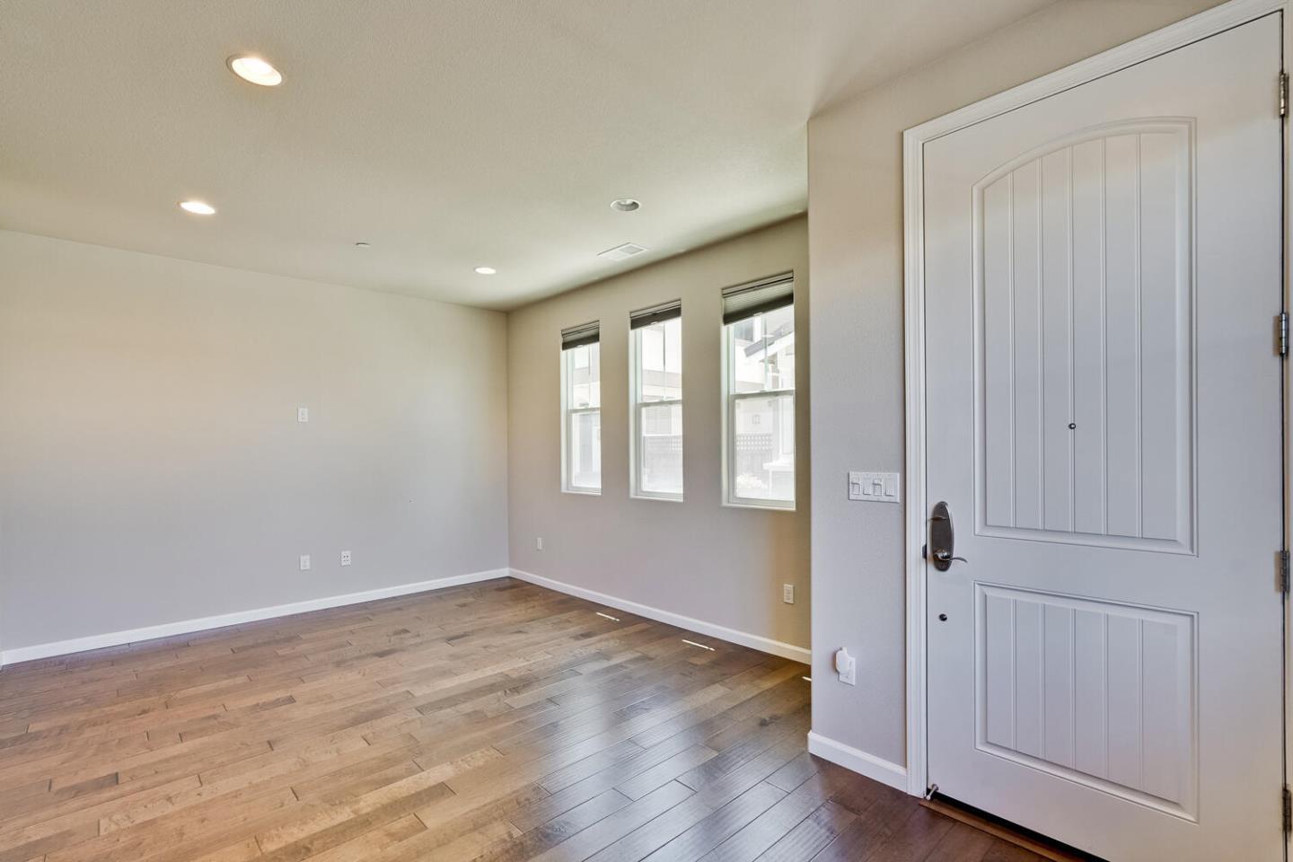 Detail Gallery Image 6 of 56 For 867 Maple Pl, East Palo Alto,  CA 94303 - 4 Beds | 2/1 Baths