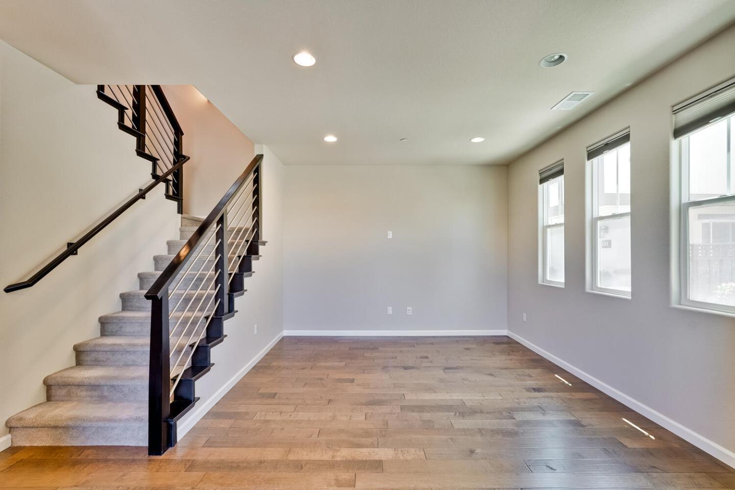 Detail Gallery Image 7 of 56 For 867 Maple Pl, East Palo Alto,  CA 94303 - 4 Beds | 2/1 Baths
