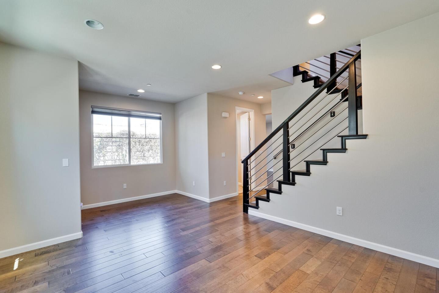 Detail Gallery Image 9 of 56 For 867 Maple Pl, East Palo Alto,  CA 94303 - 4 Beds | 2/1 Baths