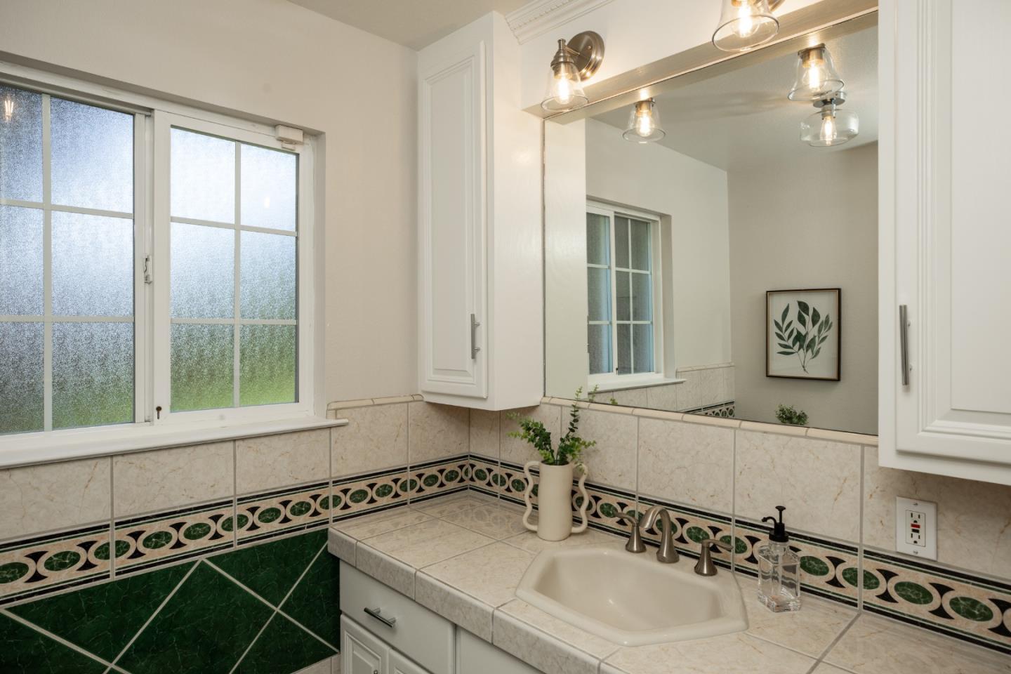 Detail Gallery Image 15 of 24 For 1840 Mcbain Ave, San Jose,  CA 95125 - 5 Beds | 3 Baths