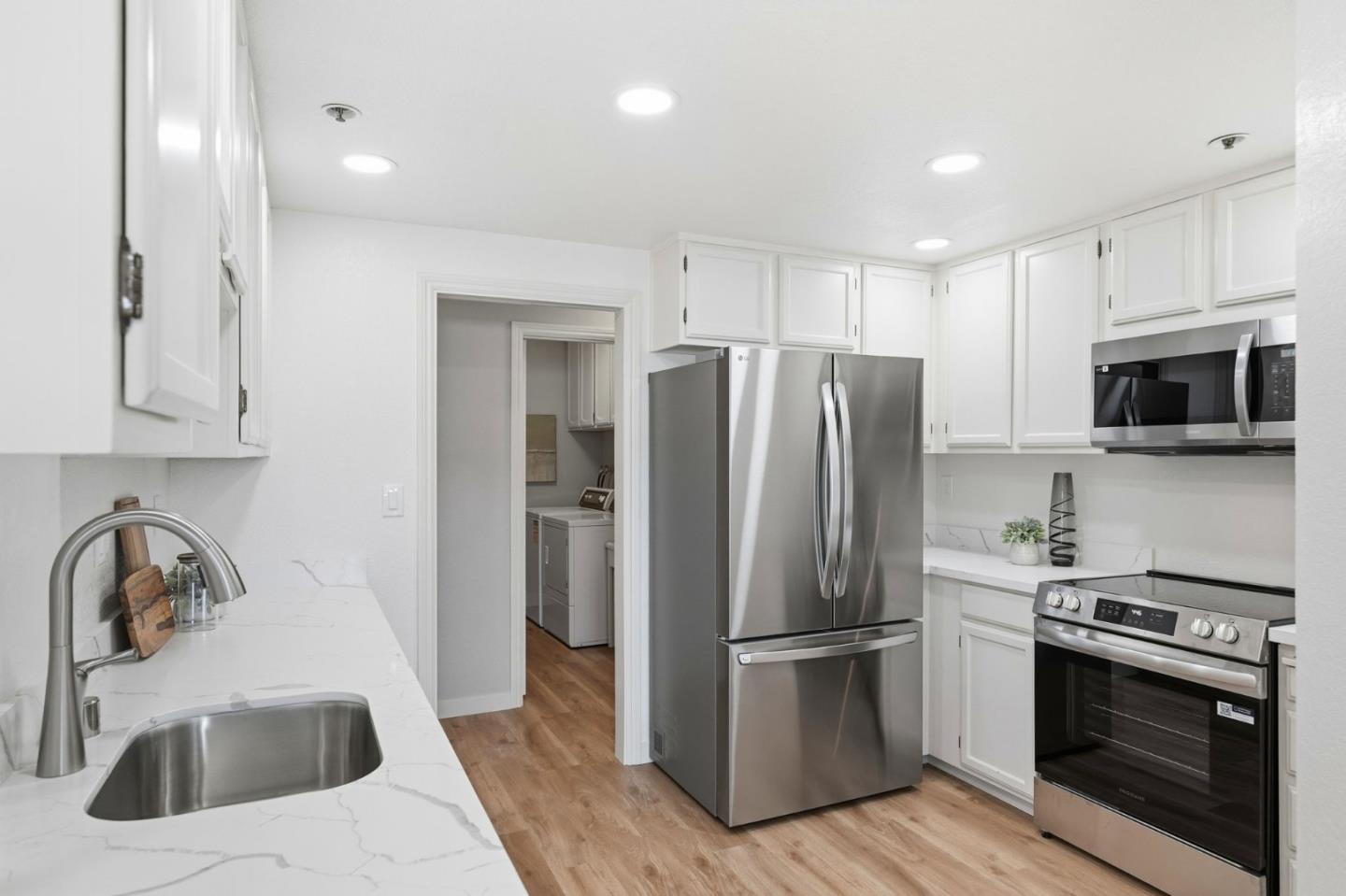 Detail Gallery Image 8 of 35 For 793 Elm St #17,  San Carlos,  CA 94070 - 2 Beds | 2 Baths