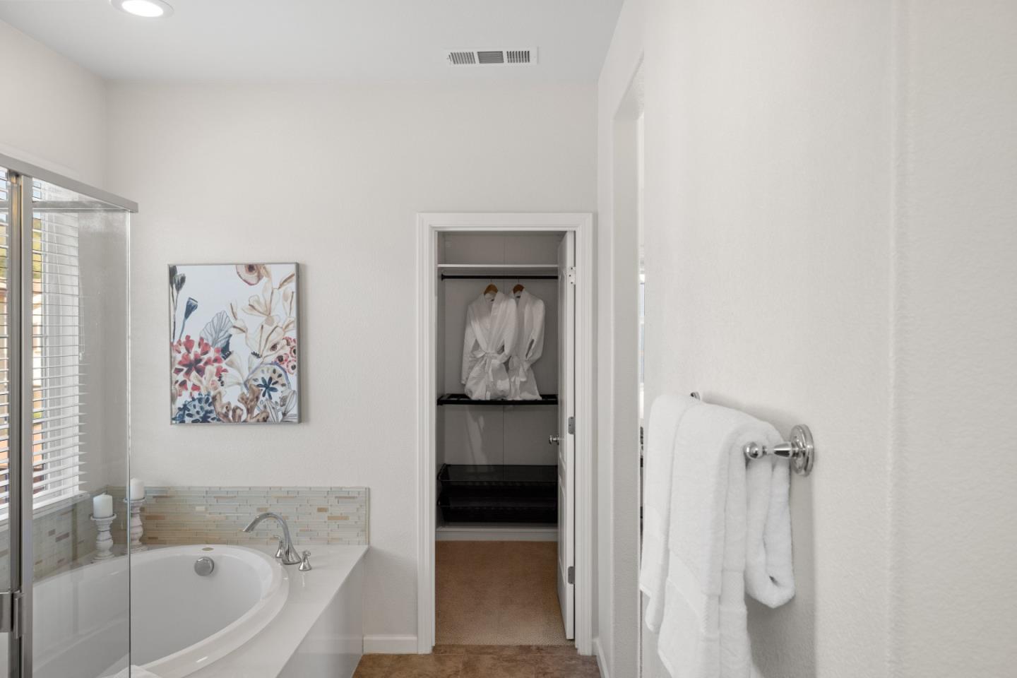 Detail Gallery Image 12 of 17 For 7721 Oregano Way, Gilroy,  CA 95020 - 3 Beds | 2/1 Baths