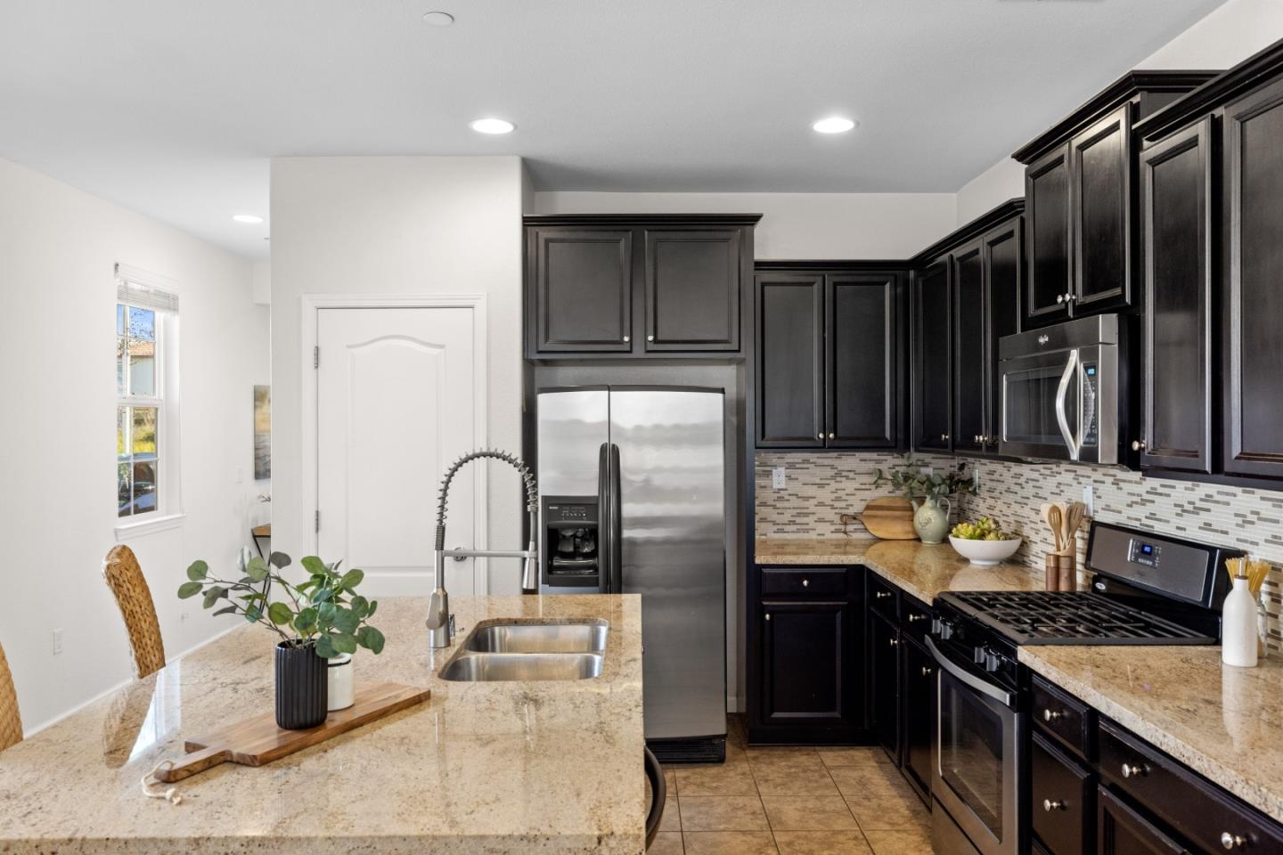 Detail Gallery Image 6 of 17 For 7721 Oregano Way, Gilroy,  CA 95020 - 3 Beds | 2/1 Baths