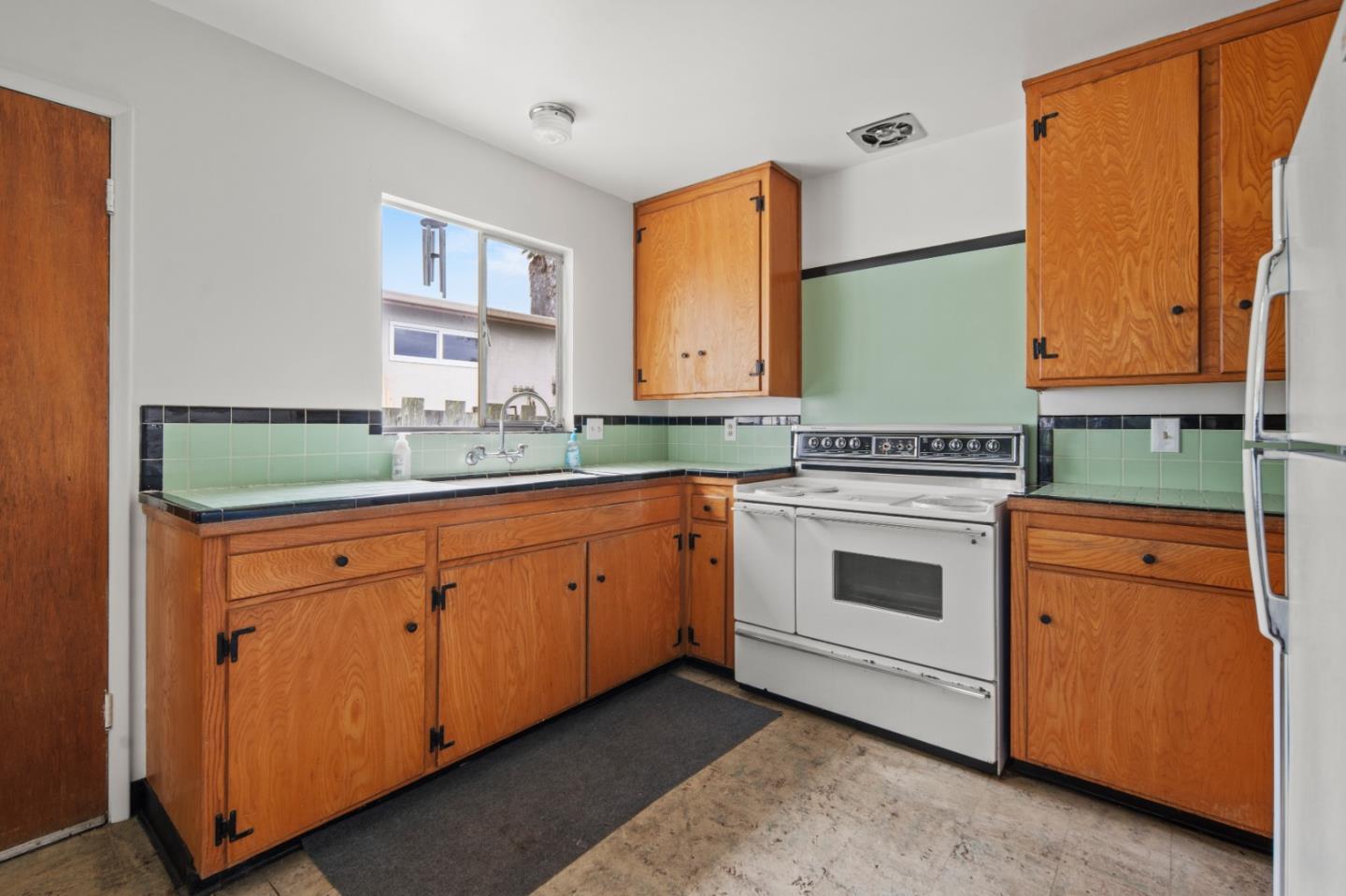 Detail Gallery Image 6 of 21 For 1079 Wheeler St, Seaside,  CA 93955 - 3 Beds | 1 Baths