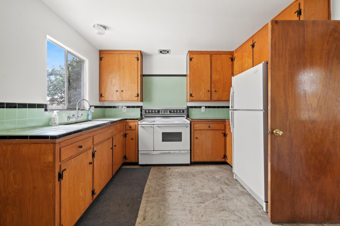 Detail Gallery Image 7 of 21 For 1079 Wheeler St, Seaside,  CA 93955 - 3 Beds | 1 Baths