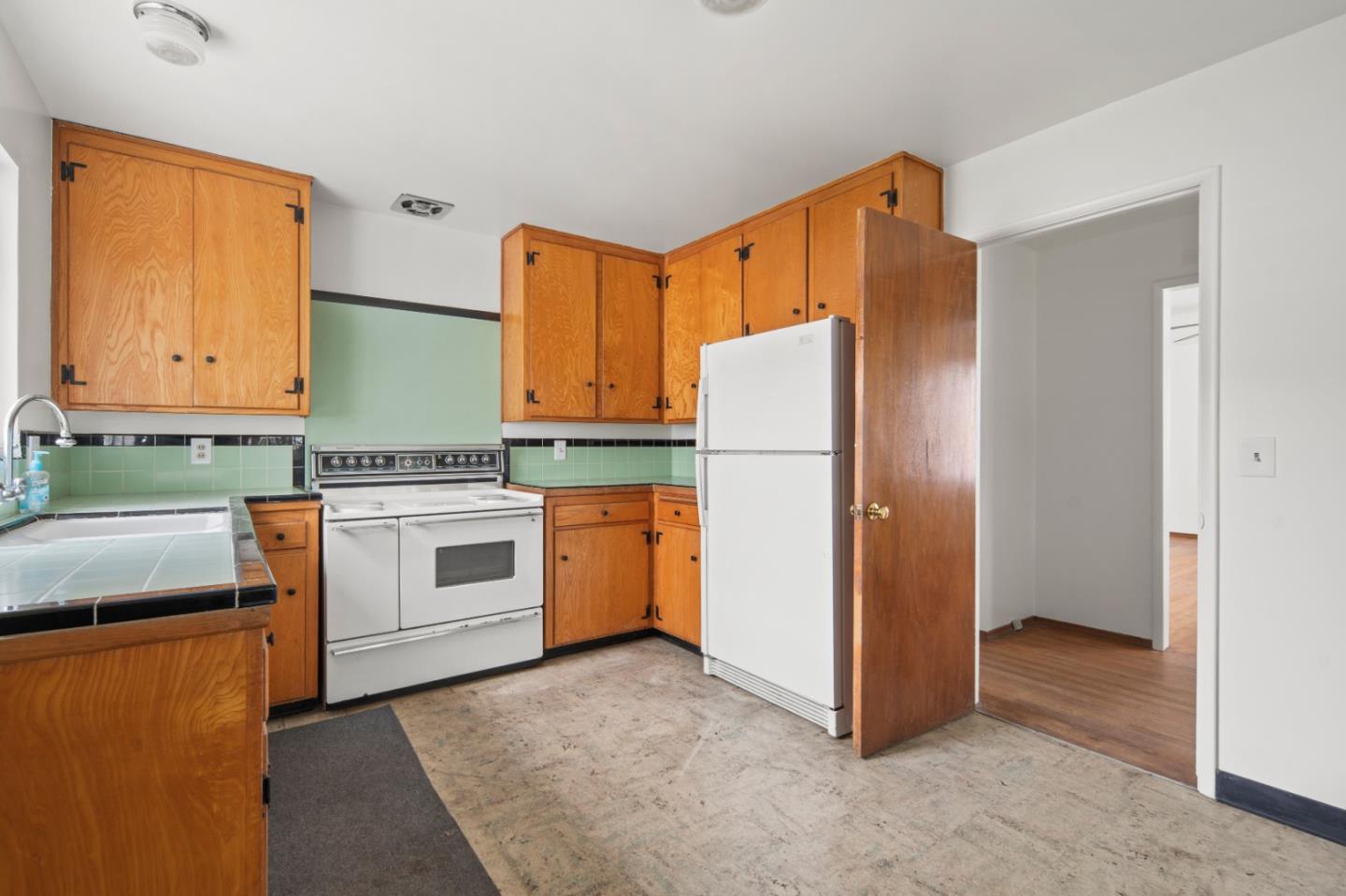 Detail Gallery Image 8 of 21 For 1079 Wheeler St, Seaside,  CA 93955 - 3 Beds | 1 Baths