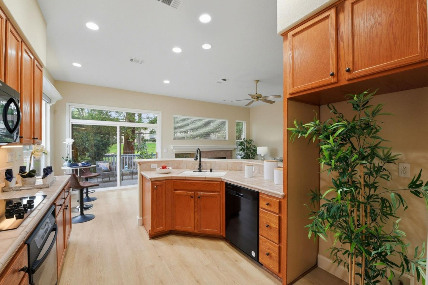 Detail Gallery Image 11 of 54 For 2096 Mataro Way, San Jose,  CA 95135 - 3 Beds | 2 Baths