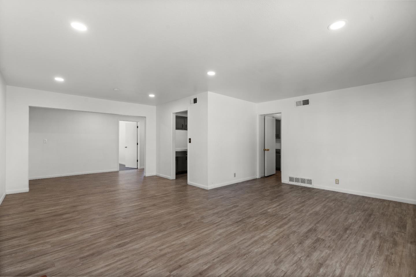 Detail Gallery Image 4 of 34 For 190 W Mckenzie Ave, Stockton,  CA 95204 - 4 Beds | 3 Baths