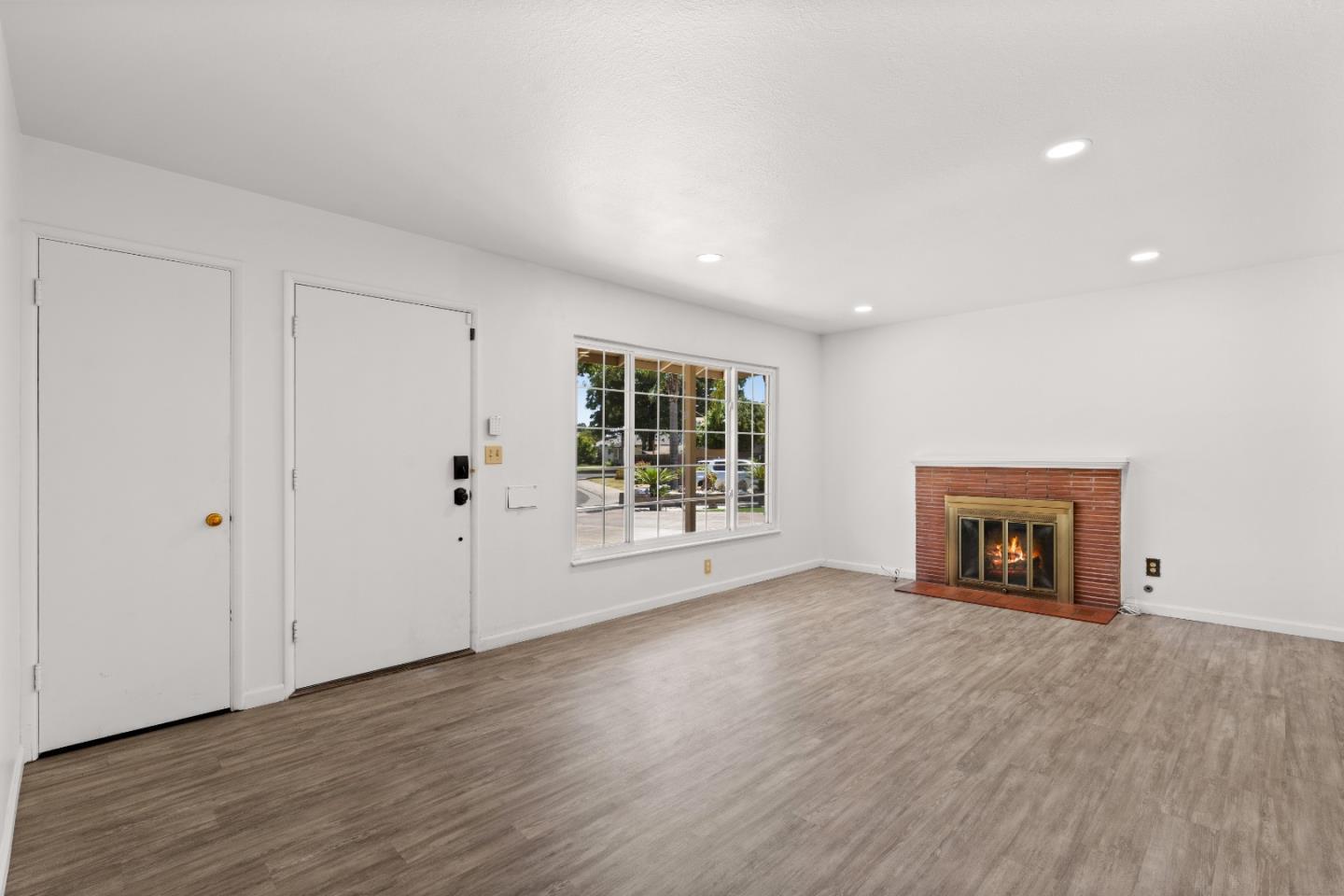 Detail Gallery Image 5 of 34 For 190 W Mckenzie Ave, Stockton,  CA 95204 - 4 Beds | 3 Baths