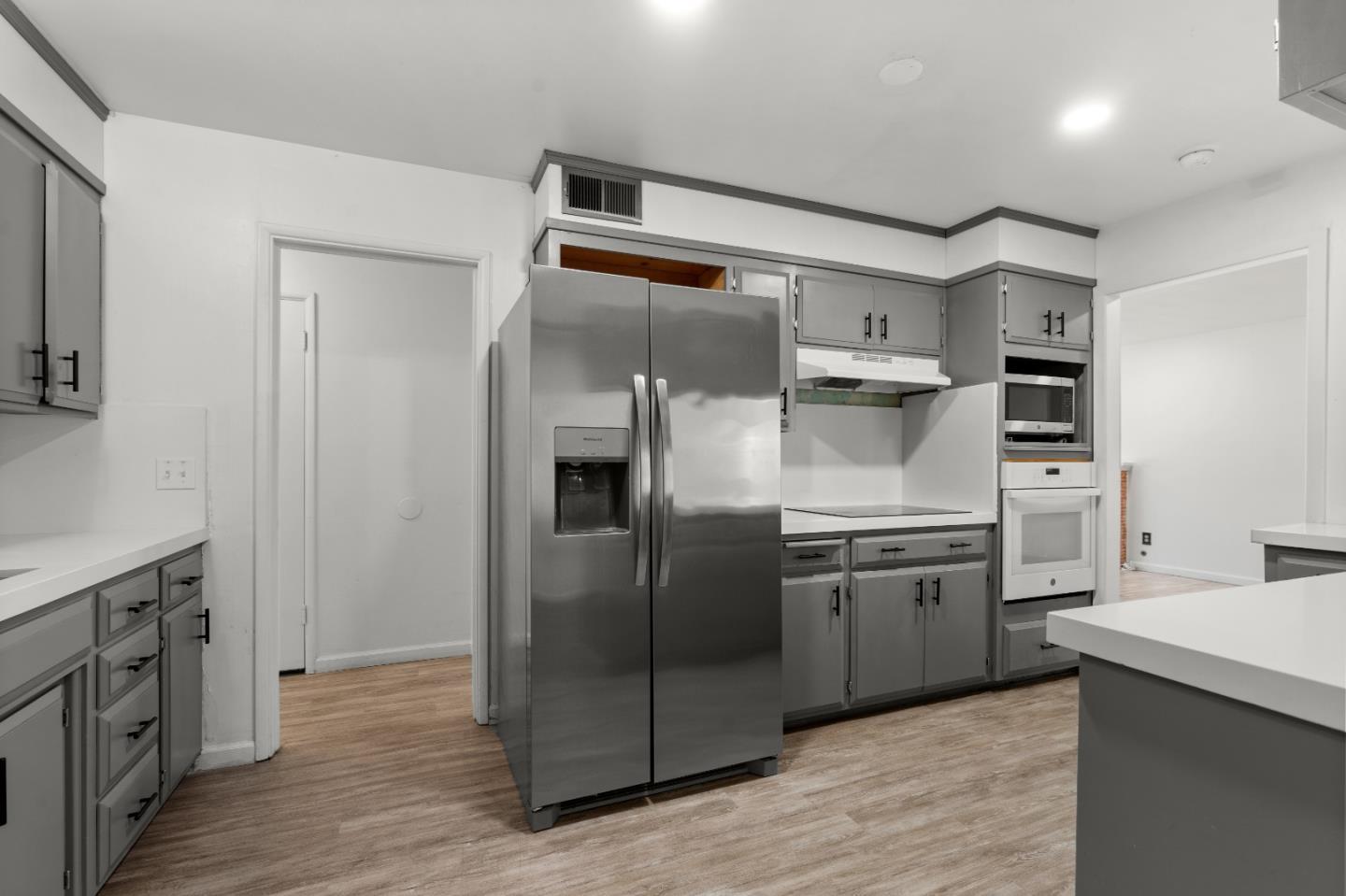 Detail Gallery Image 8 of 34 For 190 W Mckenzie Ave, Stockton,  CA 95204 - 4 Beds | 3 Baths