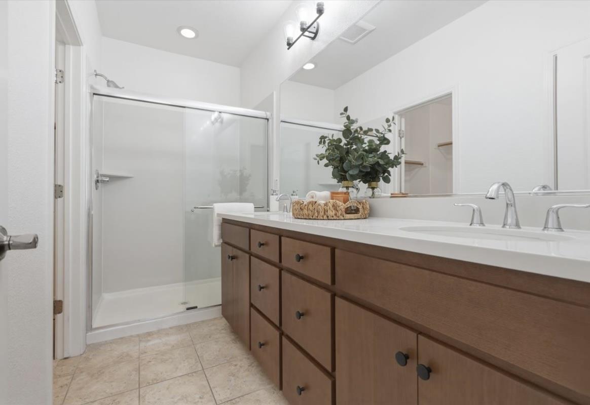 Detail Gallery Image 13 of 29 For 592 San Remi Ter, Sunnyvale,  CA 94085 - 2 Beds | 2/1 Baths