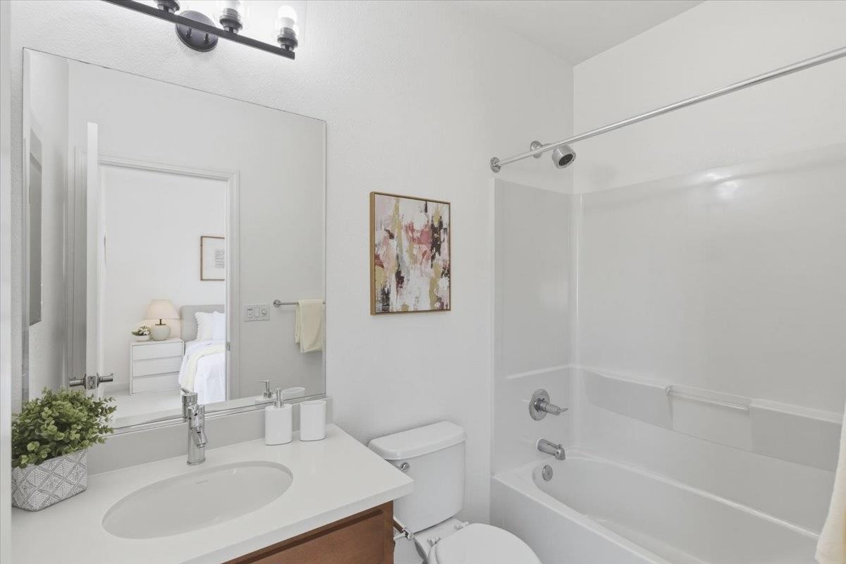 Detail Gallery Image 14 of 29 For 592 San Remi Ter, Sunnyvale,  CA 94085 - 2 Beds | 2/1 Baths