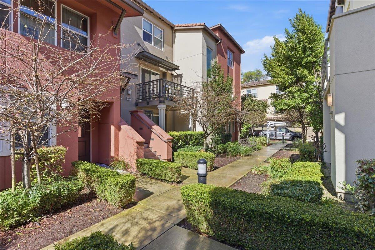 Detail Gallery Image 21 of 29 For 592 San Remi Ter, Sunnyvale,  CA 94085 - 2 Beds | 2/1 Baths