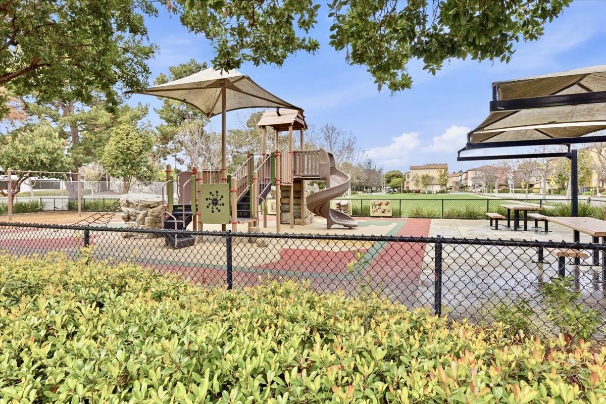 Detail Gallery Image 23 of 29 For 592 San Remi Ter, Sunnyvale,  CA 94085 - 2 Beds | 2/1 Baths